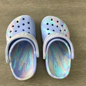 7C CROCS: Marble purple & teal